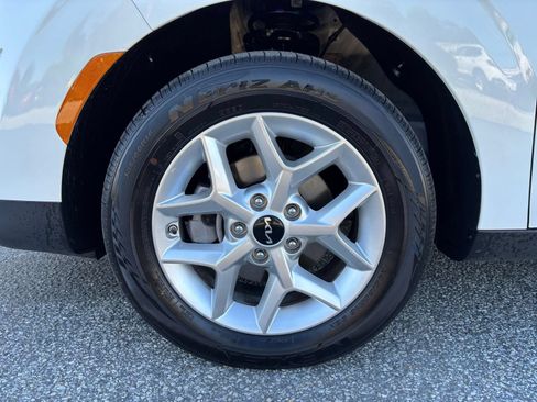 Used 2025 Kia Soul LX w/ LX Technology Package FWD image 28