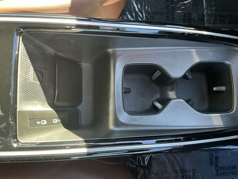 Used 2023 Volkswagen ID.4 Pro image 17