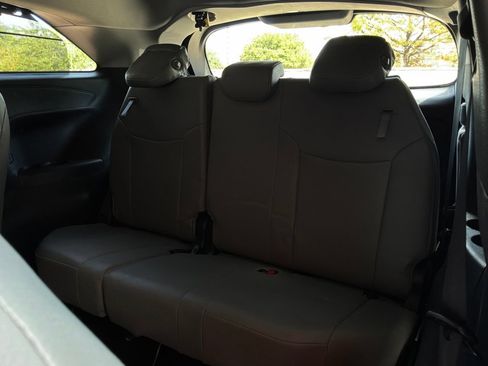 Used 2026 Toyota Sienna XLE FWD image 13