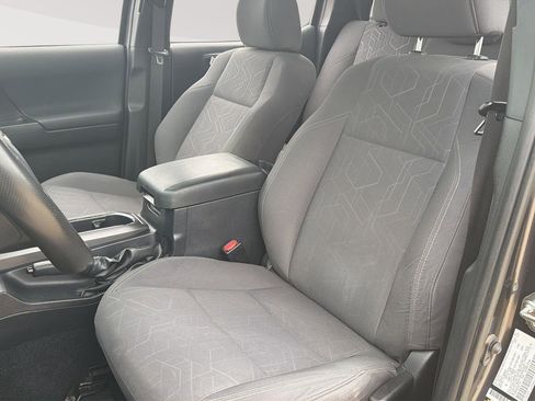 Used 2019 Toyota Tacoma TRD Sport image 16