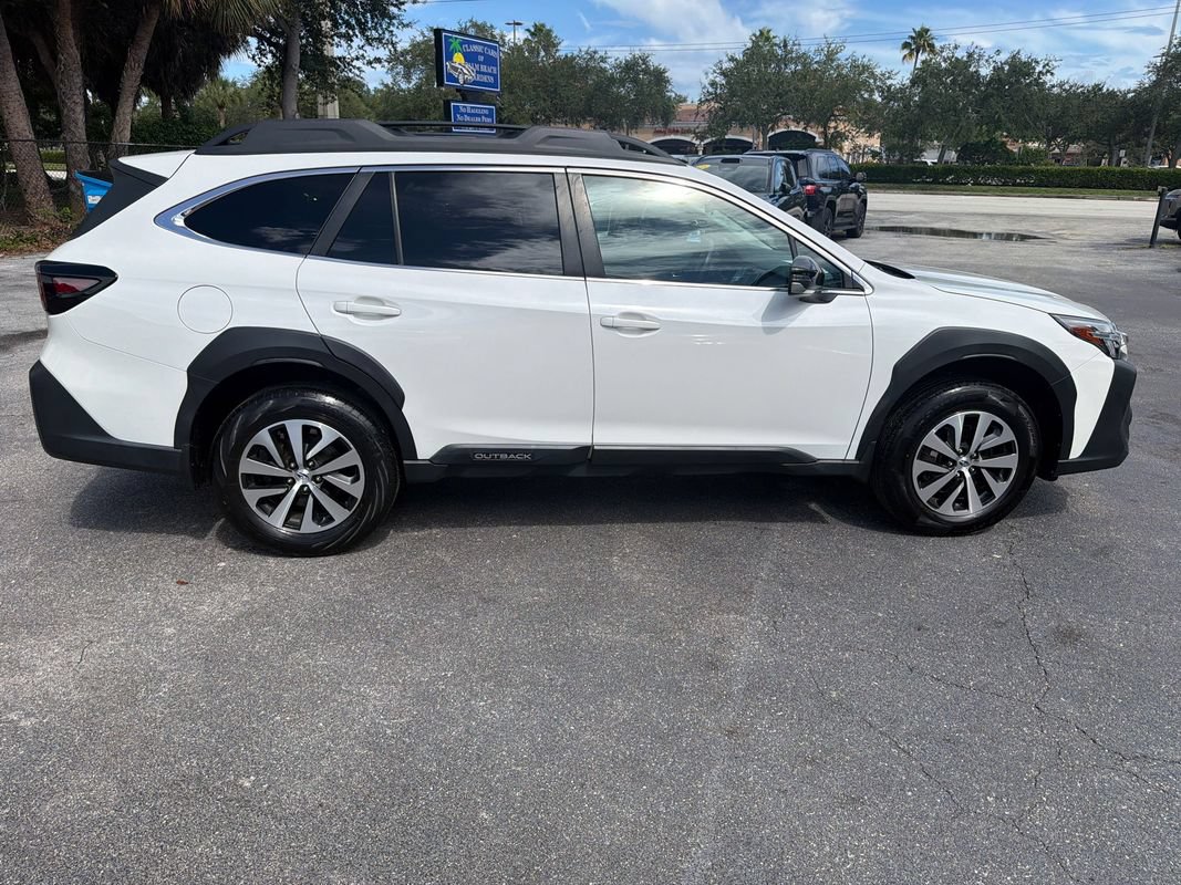 Used 2023 Subaru Outback Premium AWD/4WD image 6
