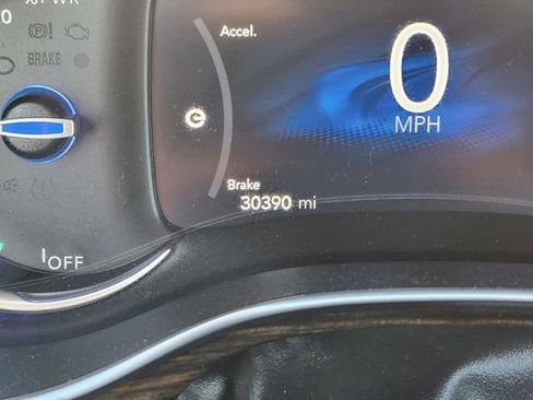 Used 2023 Chrysler Pacifica Limited image 25