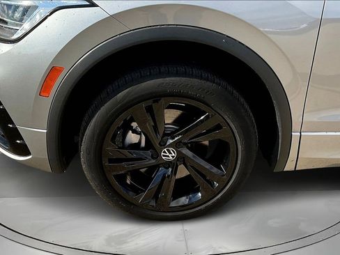 Used 2024 Volkswagen Tiguan SE R-Line w/ MDO Package, Two-Row image 31
