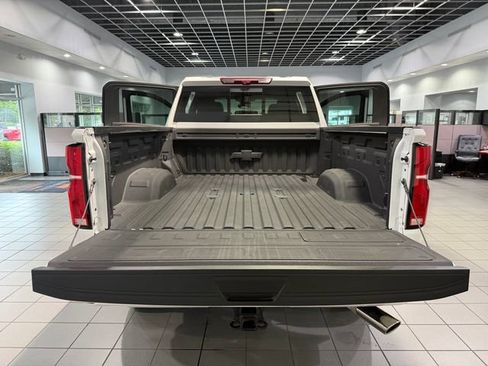 Used 2025 Chevrolet Silverado 2500 High Country w/ Technology Package AWD/4WD image 10