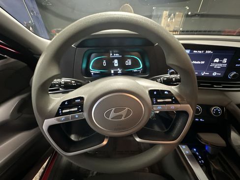 Used 2025 Hyundai Elantra SE FWD image 15