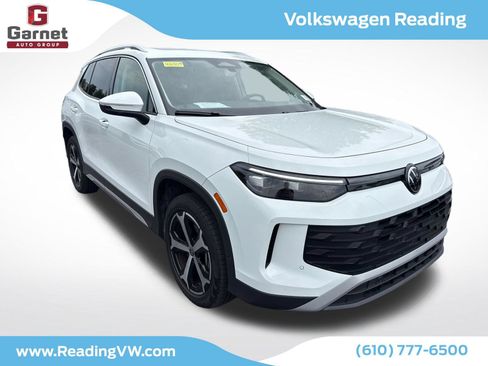 Used 2025 Volkswagen Tiguan SE w/ Panoramic Sunroof Package AWD/4WD image 7
