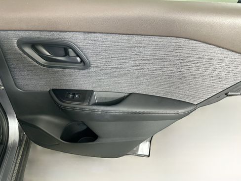 Used 2021 Nissan Rogue S image 27