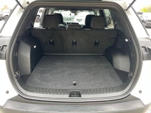 Used 2025 Chevrolet Equinox LT AWD/4WD image 13