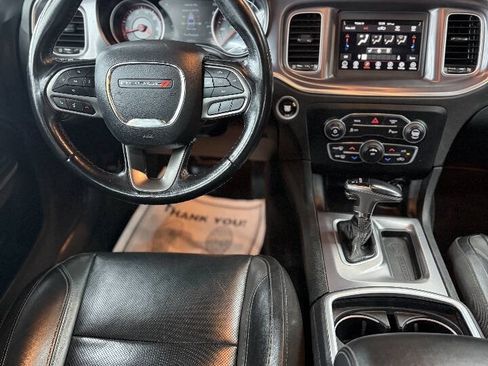 Used 2020 Dodge Charger SXT w/ Leather Interior Group RWD image 5