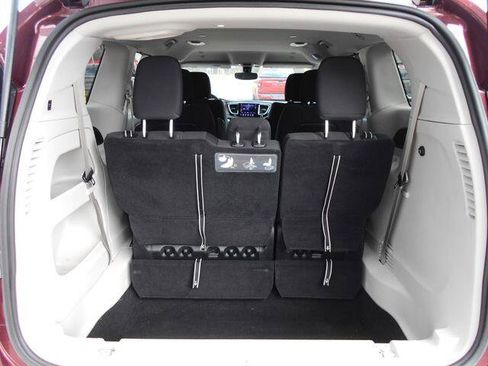 Used 2023 Chrysler Pacifica Limited w/ Trailer Tow Group image 6