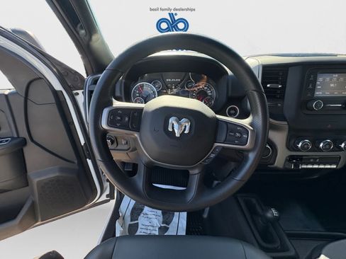 Used 2024 RAM 2500 Tradesman w/ Chrome Appearance Group AWD/4WD image 14