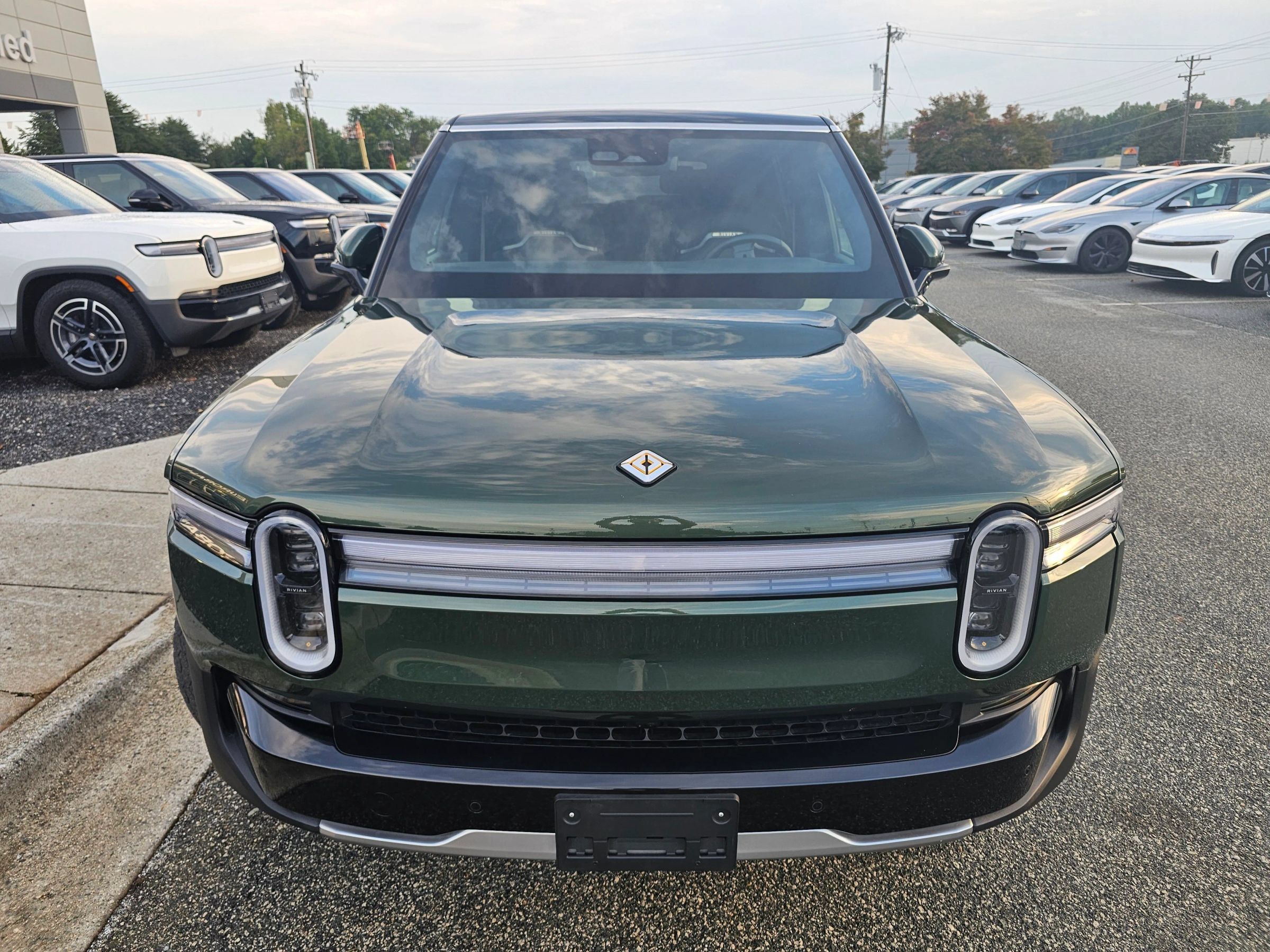Used 2025 Rivian R1S Adventure Dual AWD/4WD image 9