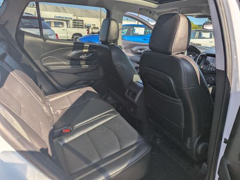 Used 2022 GMC Terrain SLT w/ Infotainment Package II AWD/4WD image 34
