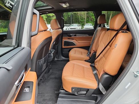 Used 2025 Kia Telluride AWD image 11