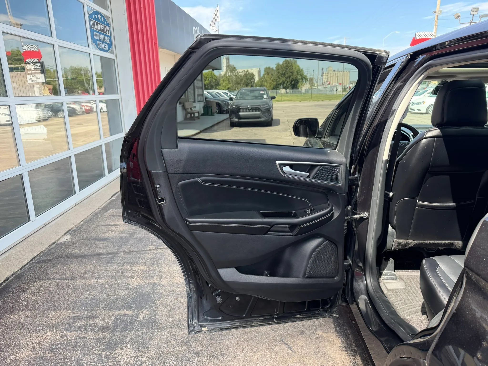 Used 2020 Ford Edge Titanium FWD image 11