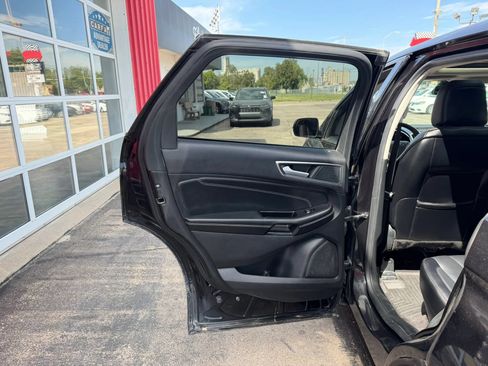 Used 2020 Ford Edge Titanium FWD image 11