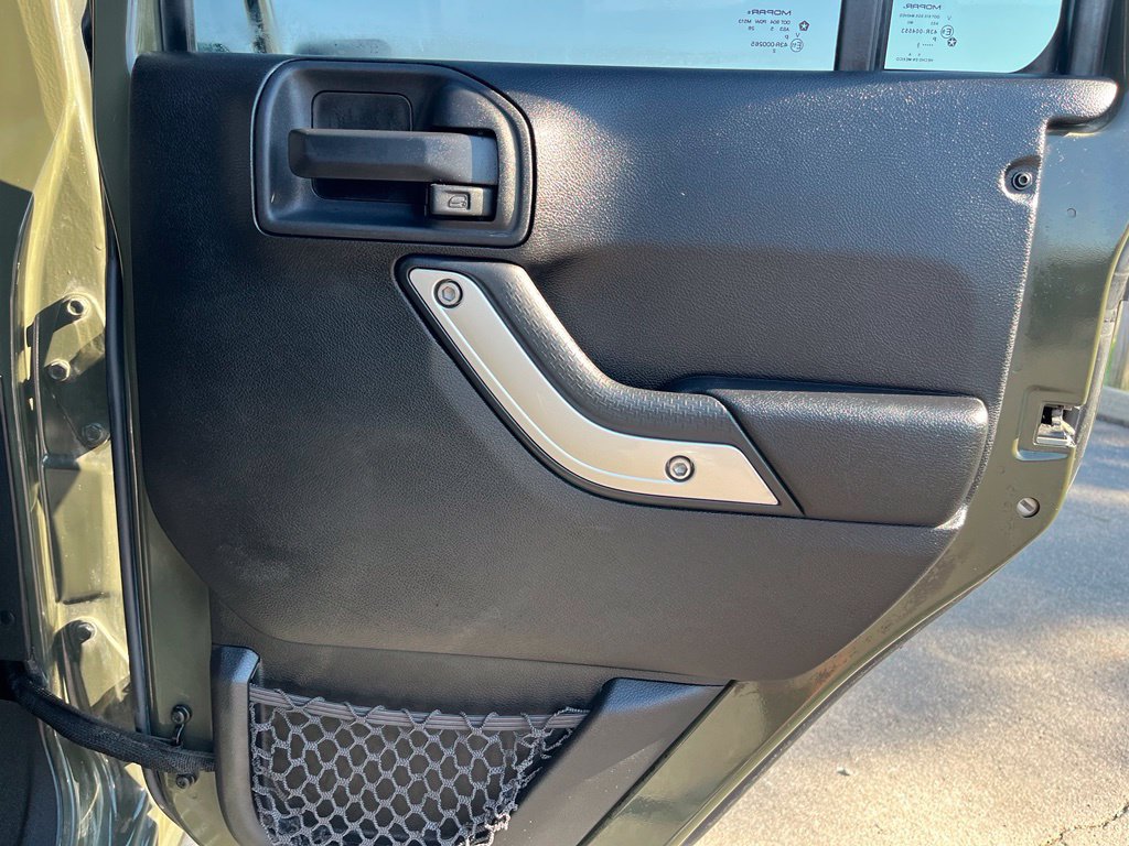Used 2015 Jeep Wrangler Unlimited Rubicon AWD/4WD image 32