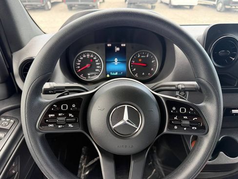 Used 2023 Mercedes-Benz Sprinter 2500 image 48