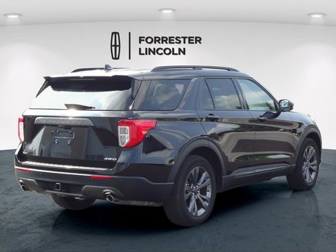 Used 2023 Ford Explorer XLT w/ Equipment Group 202A image 3