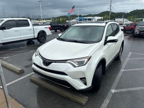 Used 2018 Toyota RAV4 Limited FWD image 4