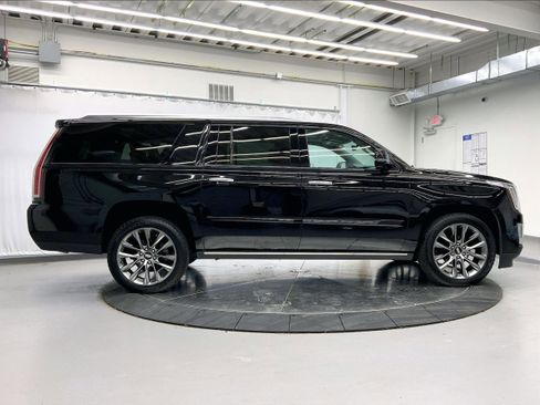 Used 2020 Cadillac Escalade ESV Premium Luxury w/ Escalade Sport Edition image 8