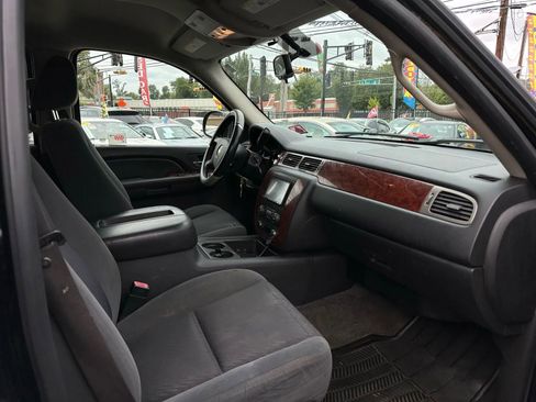 Used 2009 Chevrolet Suburban LT image 19