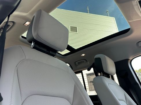 New 2026 Land Rover Defender 110 X-Dynamic SE image 24