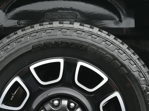 Used 2024 Ford F250 Platinum w/ FX4 Off-Road Package AWD/4WD image 44