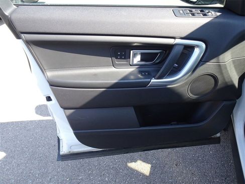 Used 2019 Land Rover Discovery Sport HSE Luxury image 9