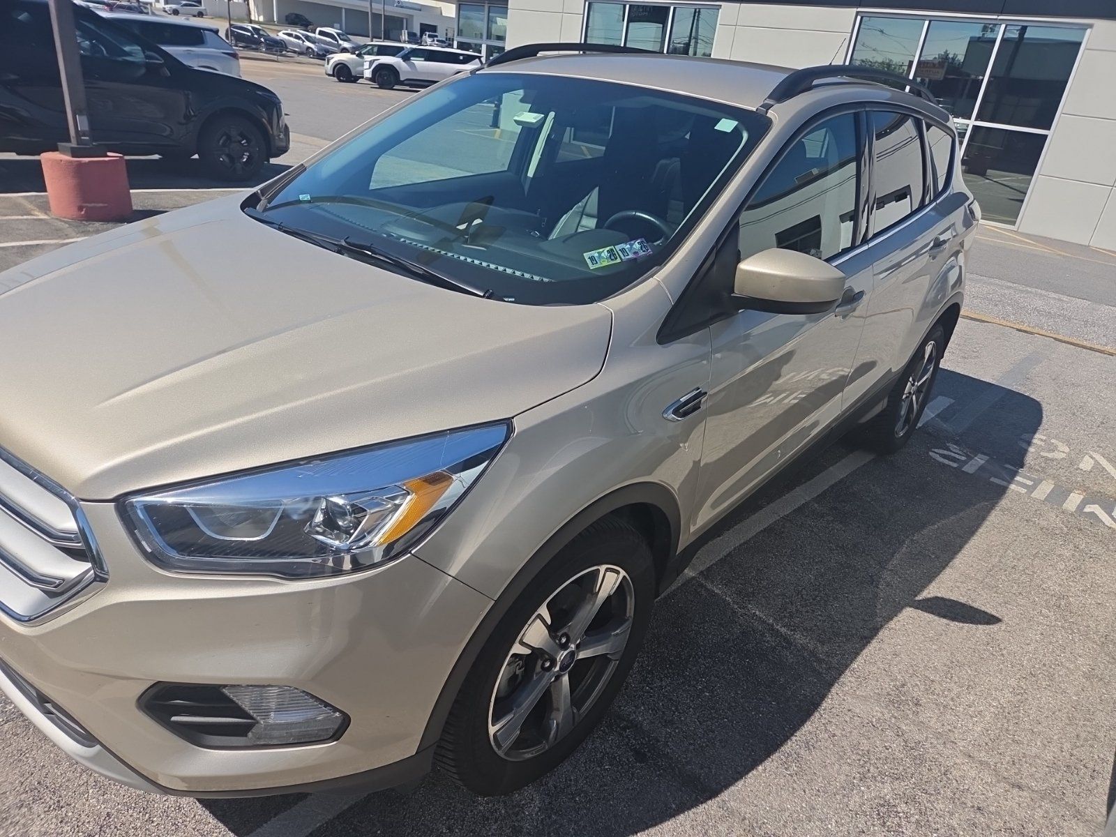 Used 2017 Ford Escape SE w/ SE Leather Comfort Package AWD/4WD image 8