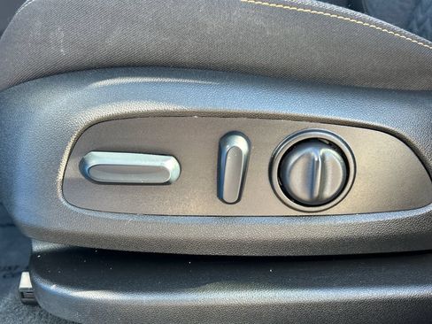 Used 2024 Chevrolet Equinox LT AWD/4WD image 16