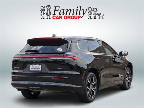 Used 2025 Toyota Crown Signia image 4