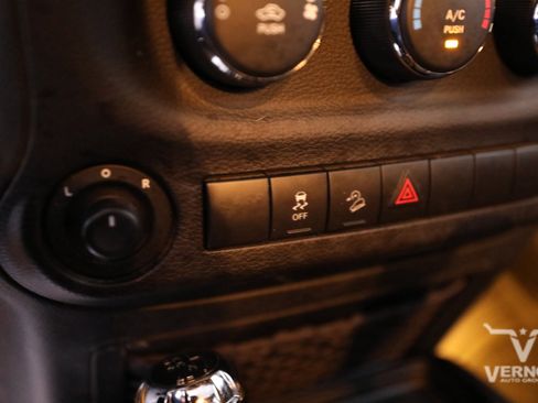 Used 2013 Jeep Wrangler Unlimited Sport image 22