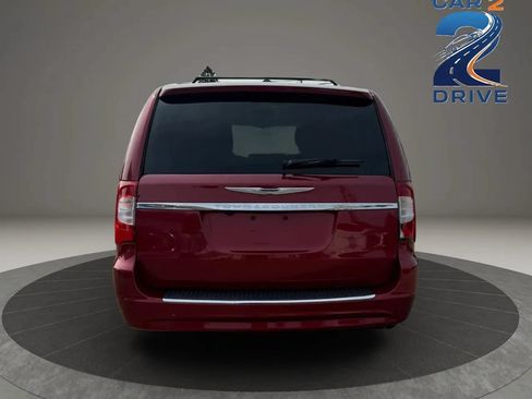 Used 2016 Chrysler Town & Country Touring w/ Driver Convenience Group FWD image 6