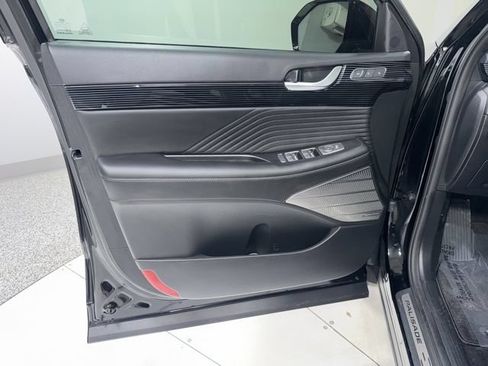 Used 2025 Hyundai Palisade Calligraphy AWD/4WD image 13