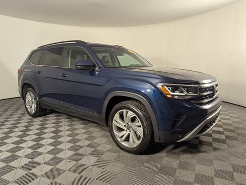 Used 2022 Volkswagen Atlas SE image 2