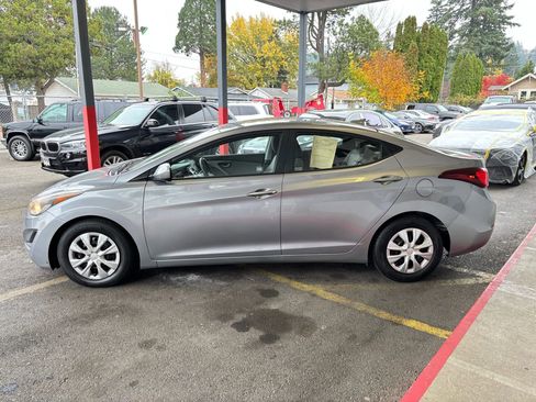 Used 2016 Hyundai Elantra SE image 4