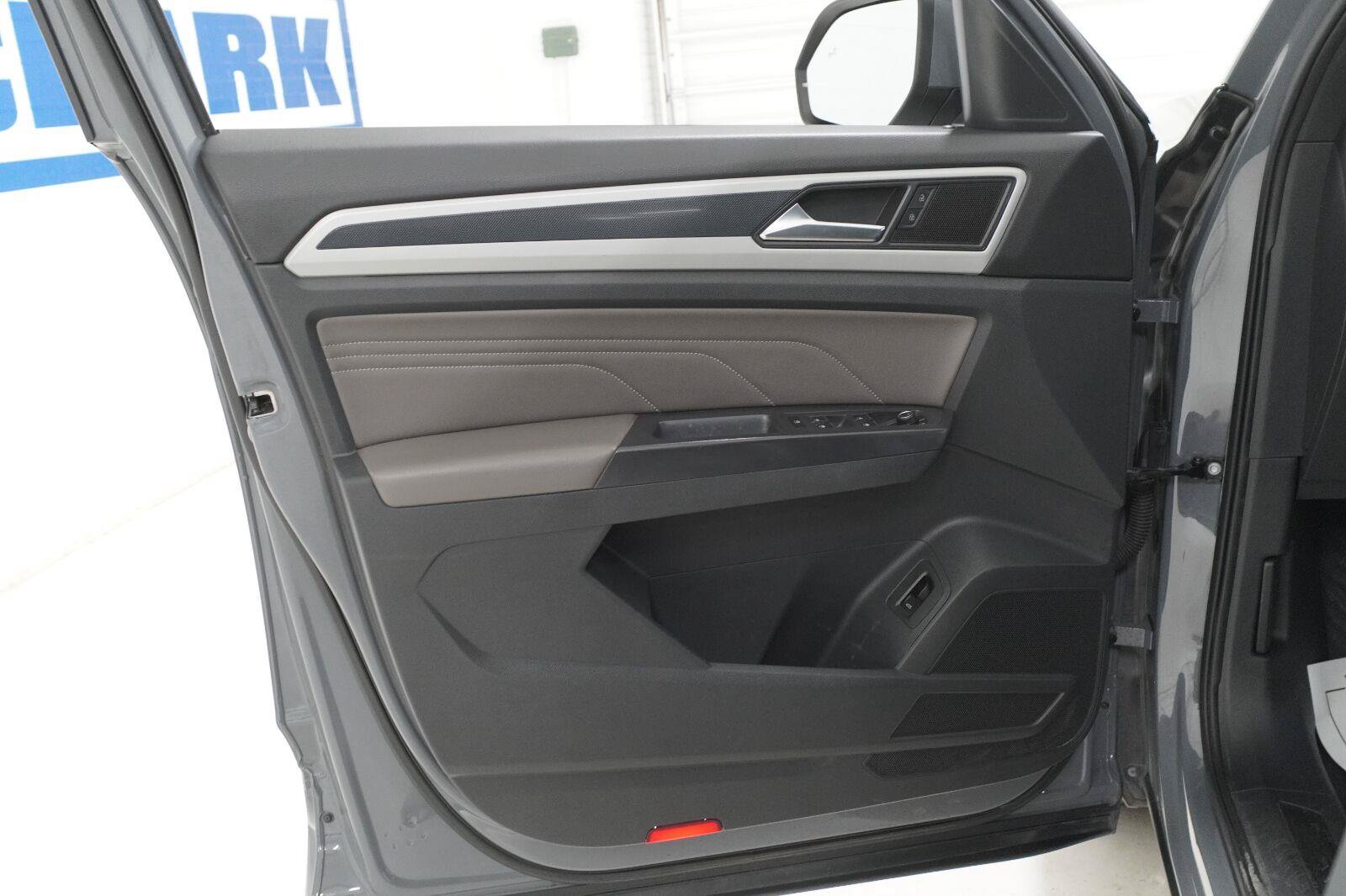 Used 2021 Volkswagen Atlas Cross Sport SE w/ Panoramic Sunroof Package FWD image 18