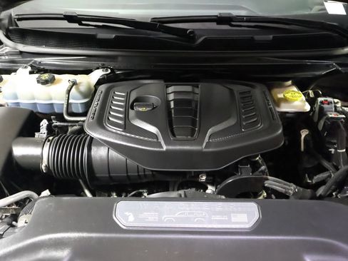 Used 2024 Jeep Wagoneer L Series II w/ Flexible Seating Group AWD/4WD image 18