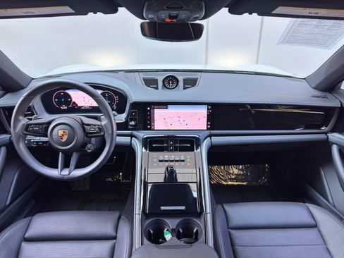 Used 2025 Porsche Panamera image 12