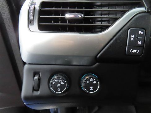 Used 2015 Chevrolet Suburban LTZ AWD/4WD image 19
