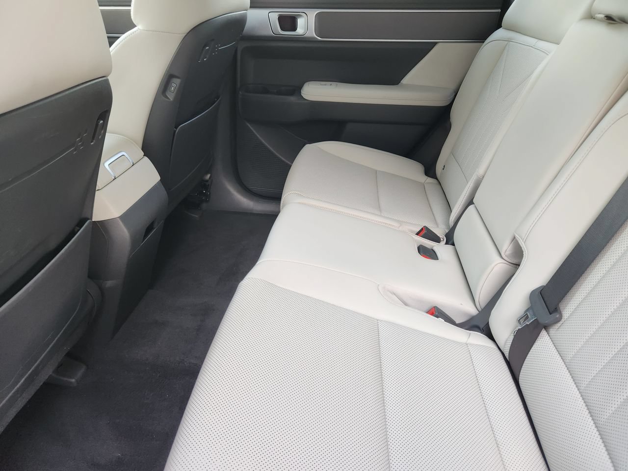 Used 2025 Hyundai Santa Fe SEL FWD image 28