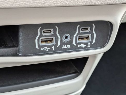 Used 2024 Chrysler Pacifica Touring-L FWD image 25