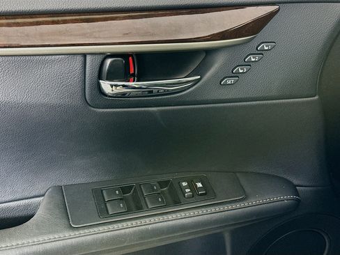 Used 2015 Lexus ES 350 w/ Luxury Package FWD image 15