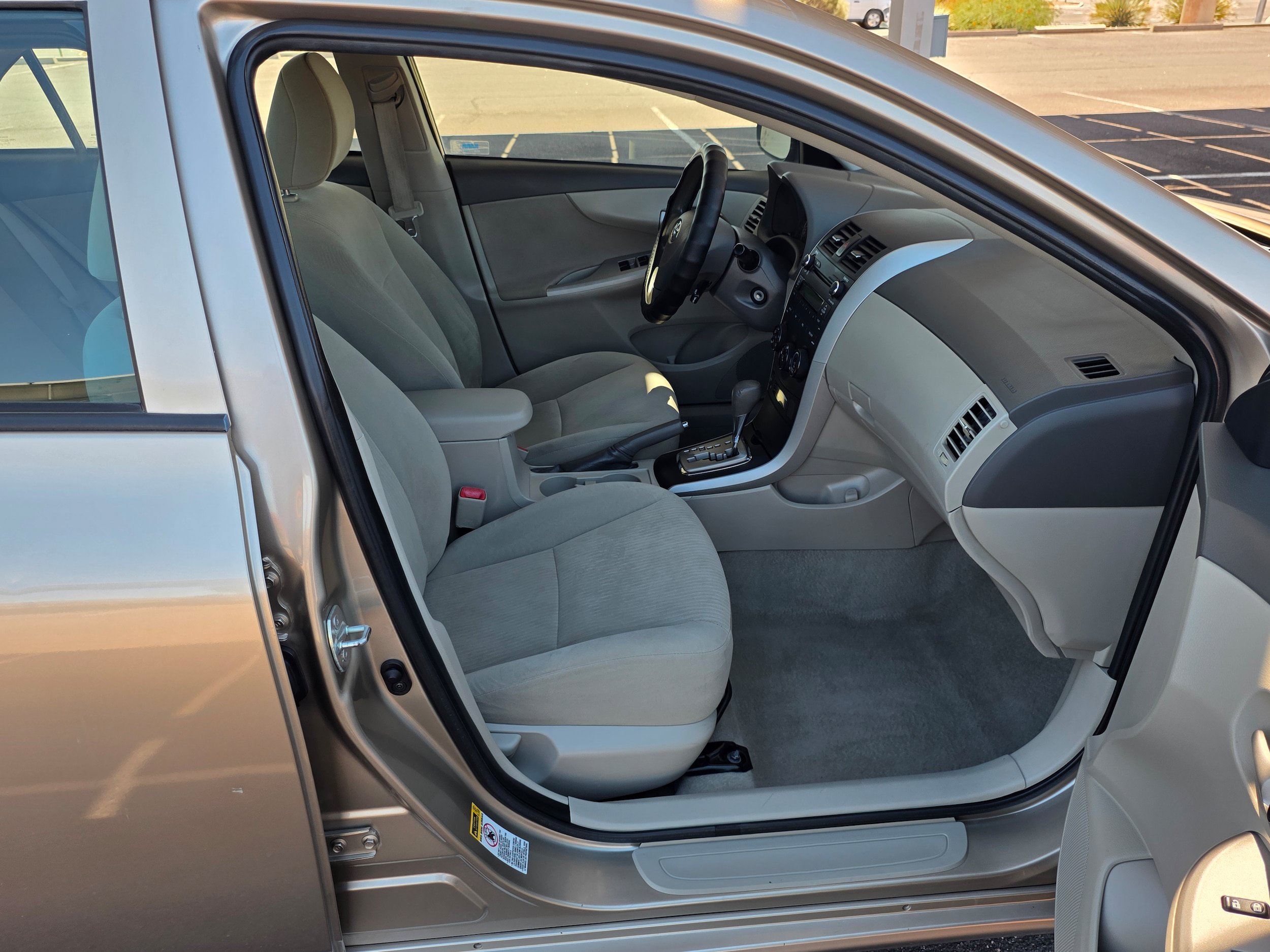 Used 2010 Toyota Corolla LE FWD image 23