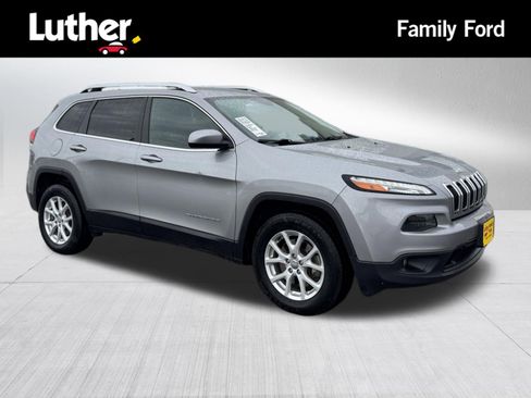 Used 2017 Jeep Cherokee Latitude w/ Cold Weather Group AWD/4WD image 1