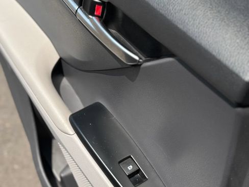 Used 2019 Toyota Camry LE FWD image 34