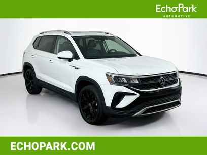 Used 2023 Volkswagen Taos SE w/ Panoramic Sunroof Package
