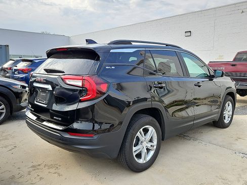 Used 2023 GMC Terrain SLE w/ Driver Convenience Package image 8