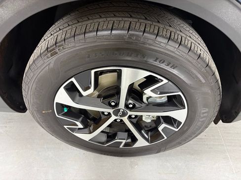 Used 2023 Kia Sportage EX AWD/4WD image 11